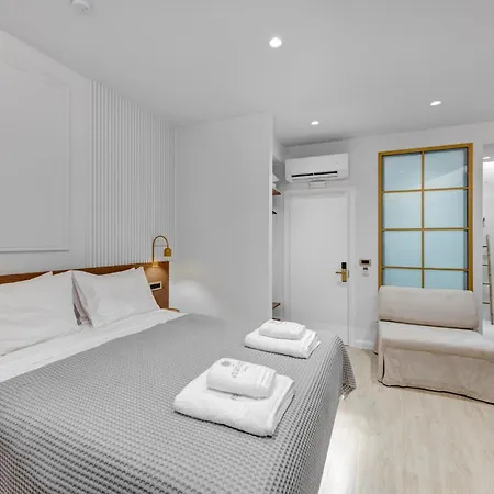 Eclectic Syros Bed & Breakfast