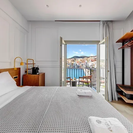 Eclectic Syros Couette-café 3*