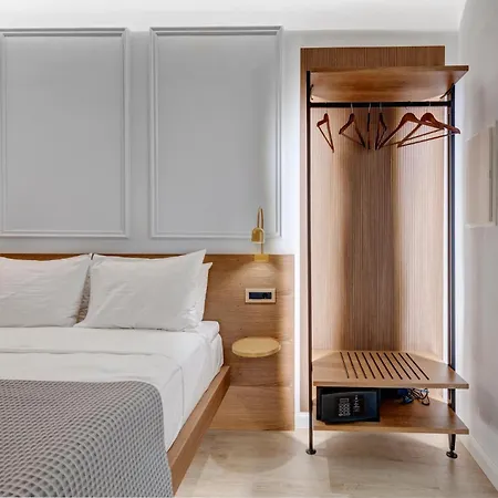 Eclectic Syros Couette-café 3*