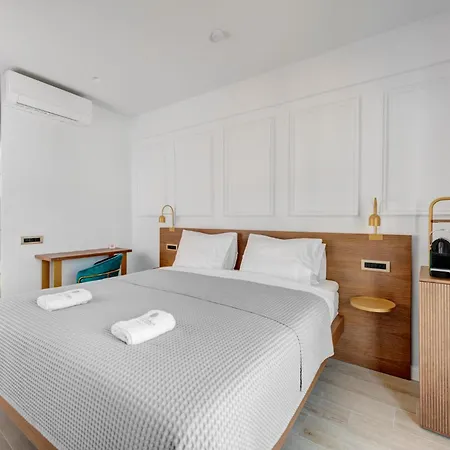 Eclectic Syros Bed & Breakfast