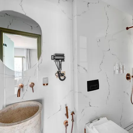 Eclectic Syros 3*