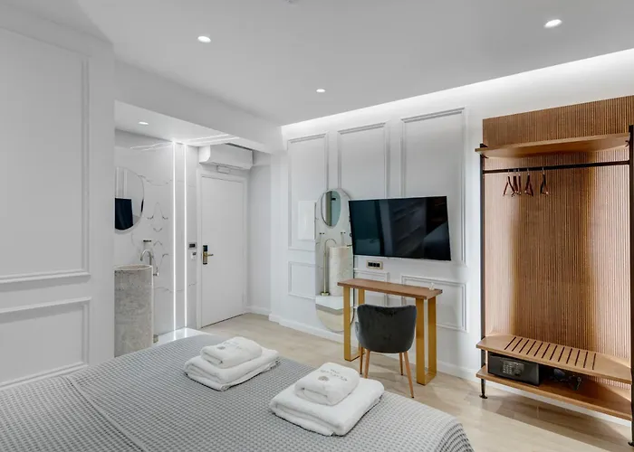 Eclectic Syros Эрмуполис