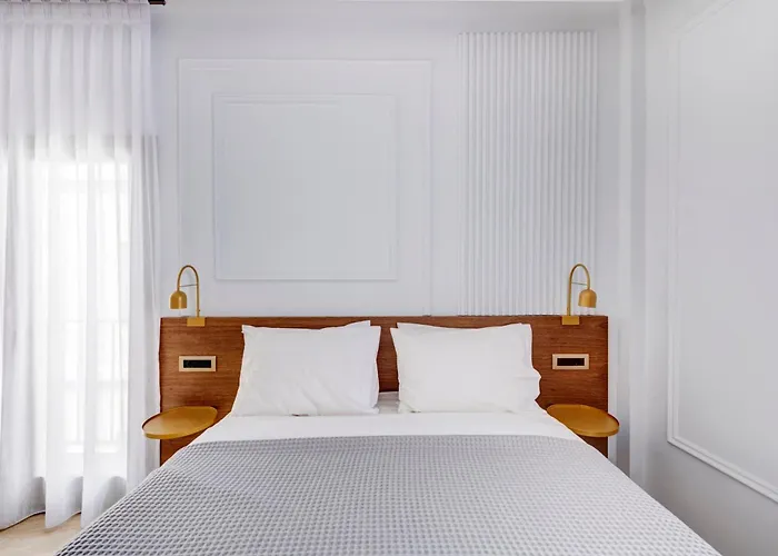 Oda ve Kahvaltı Eclectic Syros 3*