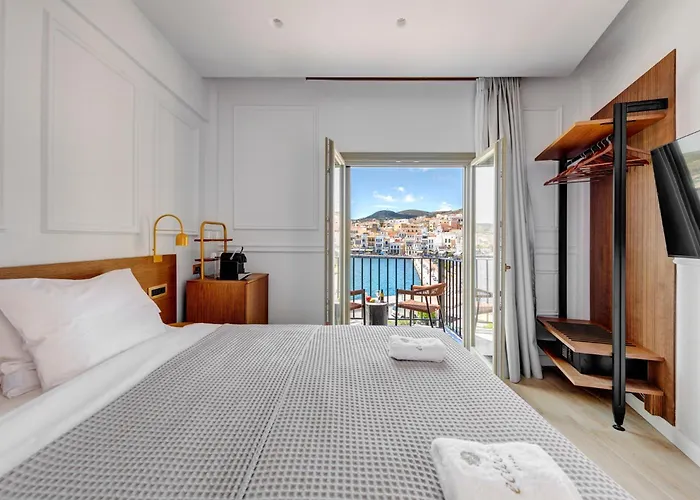 Eclectic Syros Oda ve Kahvaltı 3*