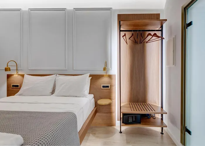 Eclectic Syros Oda ve Kahvaltı 3*