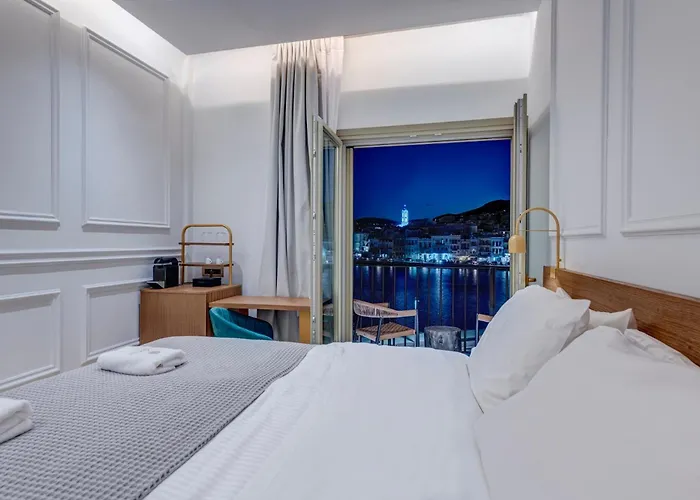 Oda ve Kahvaltı Eclectic Syros