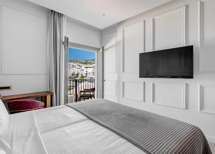 Oda ve Kahvaltı Eclectic Syros 3*