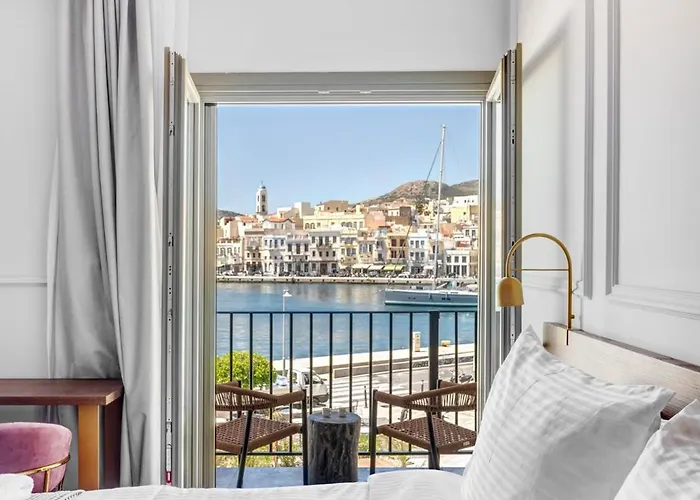 Oda ve Kahvaltı Eclectic Syros